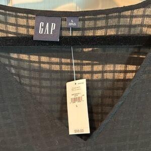 NWT black v-neck dress from the Gap. Size large.
